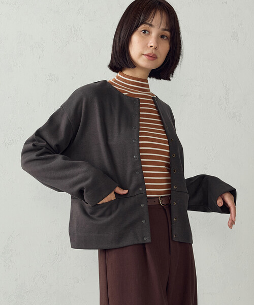 COMME CA ISM(コムサイズム)の「ダンボールニット スナップカーディガン(カーディガン/ボレロ・レディース・ネイビー/グレイッシュベージュ/チャコール・XL/M/S/L)」の8枚目の写真