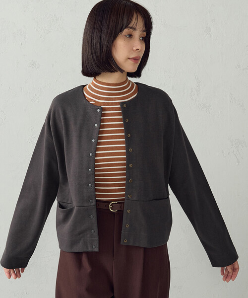 COMME CA ISM(コムサイズム)の「ダンボールニット スナップカーディガン(カーディガン/ボレロ・レディース・ネイビー/グレイッシュベージュ/チャコール・XL/M/S/L)」の9枚目の写真