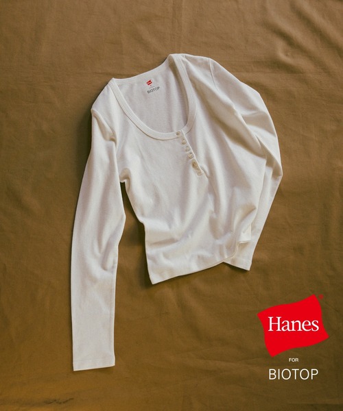BIOTOP(ビオトープ)の「WOMEN【Hanes for BIOTOP】CLEAR CUT COTTON HENLEY NECK PULLOVER(Tシャツ/カットソー・レディース・ホワイト/ブラウン/ブラック・FREE)」の2枚目の写真