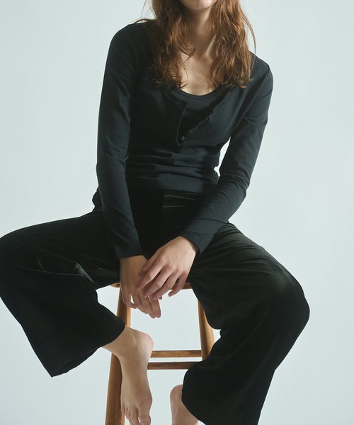 BIOTOP(ビオトープ)の「WOMEN【Hanes for BIOTOP】CLEAR CUT COTTON HENLEY NECK PULLOVER(Tシャツ/カットソー・レディース・ホワイト/ブラウン/ブラック・FREE)」の5枚目の写真