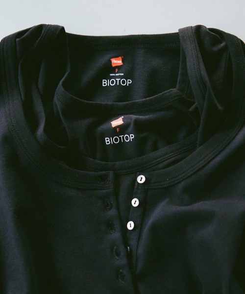 BIOTOP(ビオトープ)の「WOMEN【Hanes for BIOTOP】CLEAR CUT COTTON HENLEY NECK PULLOVER(Tシャツ/カットソー・レディース・ホワイト/ブラウン/ブラック・FREE)」の8枚目の写真