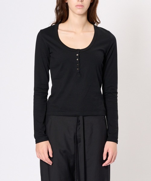 BIOTOP(ビオトープ)の「WOMEN【Hanes for BIOTOP】CLEAR CUT COTTON HENLEY NECK PULLOVER(Tシャツ/カットソー・レディース・ホワイト/ブラウン/ブラック・FREE)」の14枚目の写真