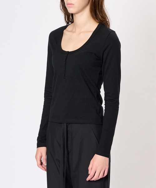 BIOTOP(ビオトープ)の「WOMEN【Hanes for BIOTOP】CLEAR CUT COTTON HENLEY NECK PULLOVER(Tシャツ/カットソー・レディース・ホワイト/ブラウン/ブラック・FREE)」の15枚目の写真