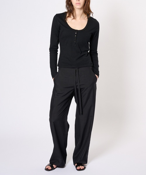 BIOTOP(ビオトープ)の「WOMEN【Hanes for BIOTOP】CLEAR CUT COTTON HENLEY NECK PULLOVER(Tシャツ/カットソー・レディース・ホワイト/ブラウン/ブラック・FREE)」の18枚目の写真