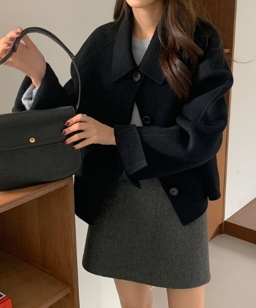 FLINEA(フリネア)の「レギュラーカラーシングルブレストメルトンショートコート(ステンカラーコート・レディース・グレー/チャコールグレー/ブラック/ベージュ・FREE)」の5枚目の写真