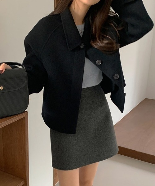 FLINEA(フリネア)の「レギュラーカラーシングルブレストメルトンショートコート(ステンカラーコート・レディース・グレー/チャコールグレー/ブラック/ベージュ・FREE)」の7枚目の写真