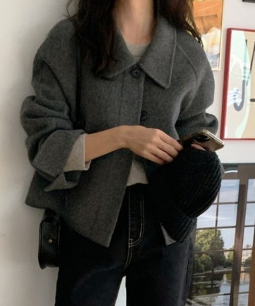 FLINEA(フリネア)の「レギュラーカラーシングルブレストメルトンショートコート(ステンカラーコート・レディース・グレー/チャコールグレー/ブラック/ベージュ・FREE)」の21枚目の写真