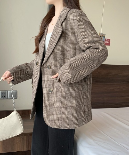 LUCPY(ラクピー)の「チェック柄ダブルテーラードジャケット(テーラードジャケット・レディース・ブラウン・X-LARGE/LARGE/MEDIUM/XX-LARGE)」の4枚目の写真