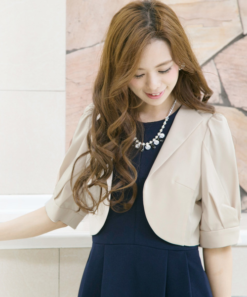 PourVous（プールヴー）の「存在感ある プリーツ パフ ボレロ / 結婚式 フォーマル ドレス羽織りパーティーや 二次会 同窓会対応 長袖 オケージョン （テーラードジャケット・レディース・ベージュ/ブラック・M）」の3枚目の写真