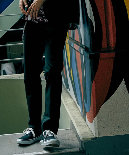 STUDIOUS（ステュディオス）の「STUDIOUS マルチストレッチテーパードスラックス（スラックス・メンズ・グレー/ダークグリーン/ブラック・1/3/2）」の3枚目の写真