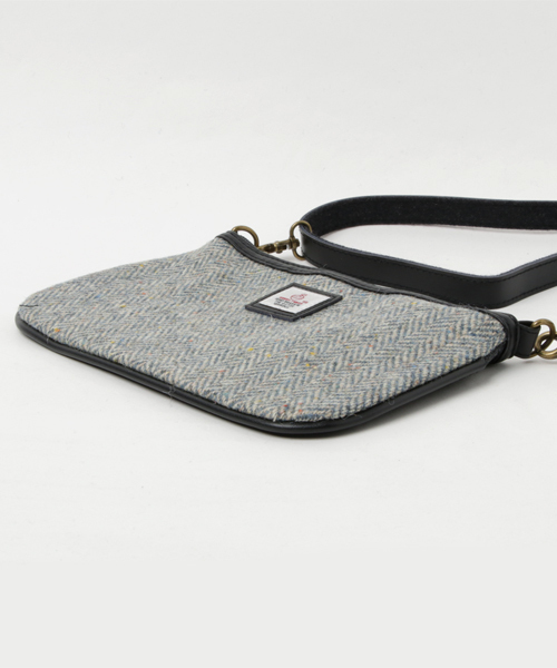 LBC（エルビーシー）の「【Harris Tweed】ハリスツイード 2WAYショルダー             （ショルダーバッグ・レディース・グレー/レッド/ブルー・FREE）」の10枚目の写真