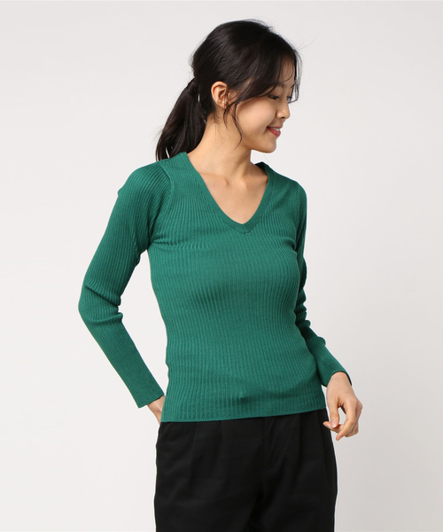 REDYAZEL(レディアゼル)の「Vネックリブニットプルオーバー(Tシャツ/カットソー・レディース・オフホワイト/サックスブルー/グリーン/ピンク/ネイビー・FREE)」の9枚目の写真