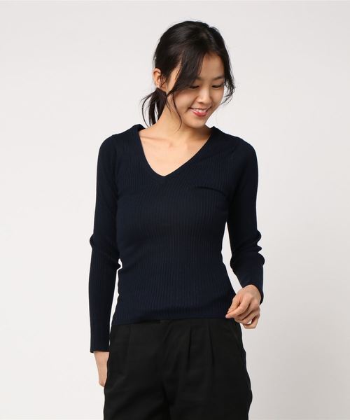 REDYAZEL(レディアゼル)の「Vネックリブニットプルオーバー(Tシャツ/カットソー・レディース・オフホワイト/サックスブルー/グリーン/ピンク/ネイビー・FREE)」の10枚目の写真