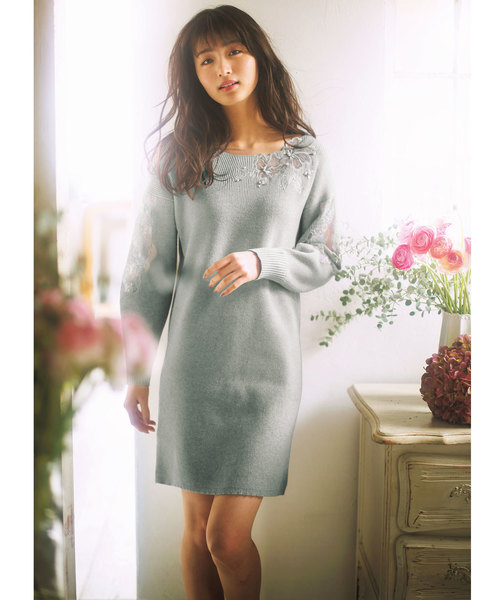 GeeRA(ジーラ)の「エンブロイダリーニットワンピース(ワンピース・レディース・ネイビー/杢グレー/ピンク・MEDIUM/LARGE/X-LARGE)」の11枚目の写真
