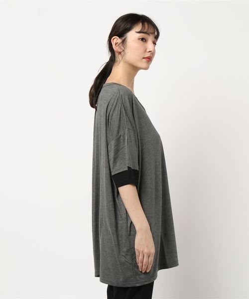 ARCHIVER(アーカイバ)の「【Bl】フェイクVネック半袖カットソー 無地(Tシャツ/カットソー・レディース・チャコールグレー/カーキ/ピンク/マルチ/ブラック・MEDIUM/LARGE)」の6枚目の写真