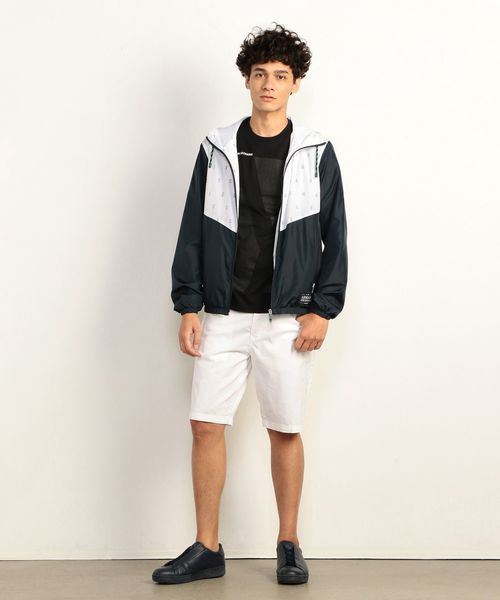 ARMANI EXCHANGE(アルマーニエクスチェンジ)の「【A|Xアルマーニ エクスチェンジ】デザイン切替 ジップアップフーディ(ナイロンジャケット・メンズ・ホワイト×ネイビー・SMALL/MEDIUM/LARGE/X-SMALL/X-LARGE)」の5枚目の写真