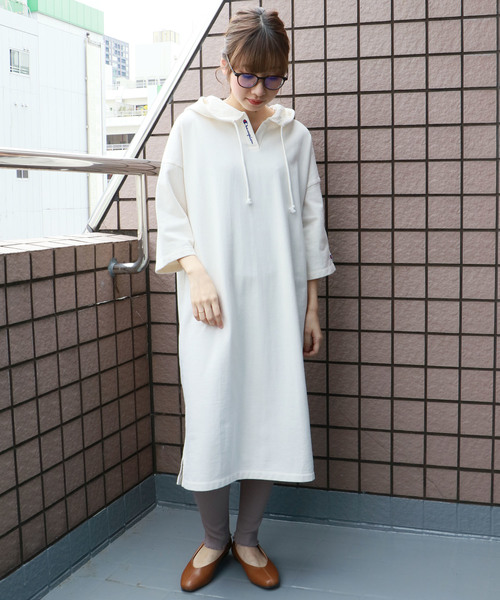 Champion（チャンピオン）の「【Champion】フードスウェットロングワンピース（ワンピース・レディース・ホワイト/ネイビー/グレー・M）」の14枚目の写真