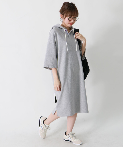 Champion（チャンピオン）の「【Champion】フードスウェットロングワンピース（ワンピース・レディース・ホワイト/ネイビー/グレー・M）」の6枚目の写真