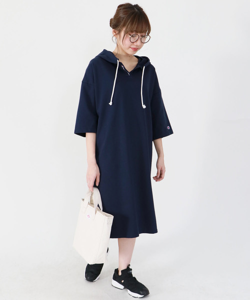 Champion（チャンピオン）の「【Champion】フードスウェットロングワンピース（ワンピース・レディース・ホワイト/ネイビー/グレー・M）」の17枚目の写真