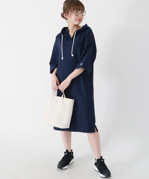 Champion（チャンピオン）の「【Champion】フードスウェットロングワンピース（ワンピース・レディース・ホワイト/ネイビー/グレー・M）」の16枚目の写真