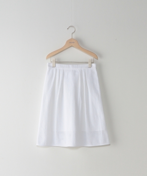 BEAUTY&YOUTH UNITED ARROWS（ビューティーアンドユースユナイテッドアローズ）の「＜steven alan＞MESH VOLUME SKIRT/ｽｶｰﾄ ◆（スカート・レディース・ネイビー/オフホワイト/ブラック/ホワイト・MEDIUM/SMALL）」の2枚目の写真