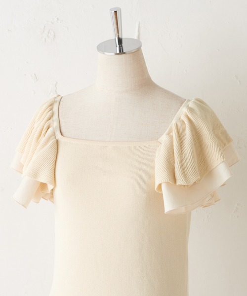 one after another NICE CLAUP(ワンアフターアナザーナイスクラップ)の「肩フリルニットトップス(ニット/セーター・レディース・ブラック/アイボリー/マスタード・FREE)」の15枚目の写真