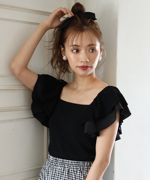 one after another NICE CLAUP(ワンアフターアナザーナイスクラップ)の「肩フリルニットトップス(ニット/セーター・レディース・ブラック/アイボリー/マスタード・FREE)」の6枚目の写真