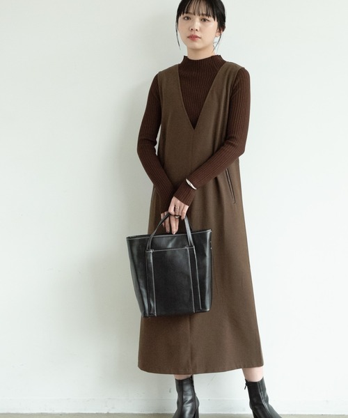 Aunt Marie's(アントマリーズ)の「Vネックロングジャンスカ / AUNT MARIE'S(ジャンパースカート・レディース・ブラック/ダークブラウン/アイボリー/チャコールグレー・FREE)」の4枚目の写真