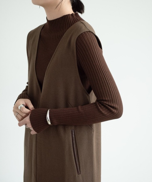 Aunt Marie's(アントマリーズ)の「Vネックロングジャンスカ / AUNT MARIE'S(ジャンパースカート・レディース・ブラック/ダークブラウン/アイボリー/チャコールグレー・FREE)」の21枚目の写真