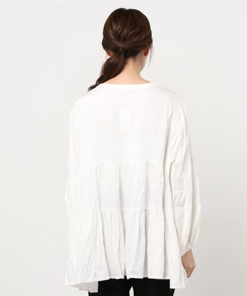 Libra Cue（リブラ キュー）の「リッチタッチティアードブラウス（シャツ/ブラウス・レディース・ホワイト/ブラック/ベージュ・FREE）」の5枚目の写真