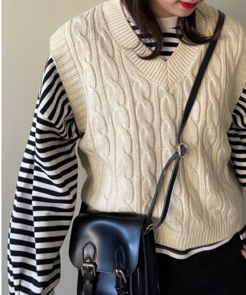 WEGO（ウィゴー）の「WEGO/カラーショートニットベスト（ベスト・レディース・ダークグリーン/サックスブルー/アイボリー/ホワイト系その他・FREE）」の2枚目の写真