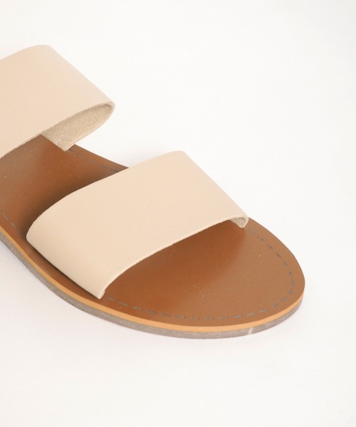 Crisp（クリスプ）の「2ベルトフラットサンダル（サンダル・レディース・ブラウン/アイボリー・38/37）」の9枚目の写真