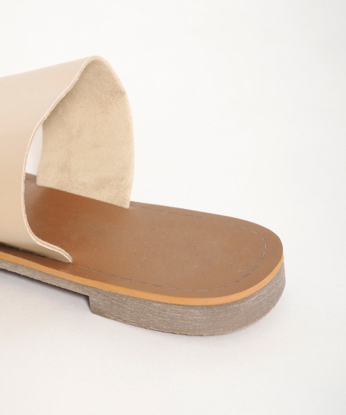 Crisp（クリスプ）の「2ベルトフラットサンダル（サンダル・レディース・ブラウン/アイボリー・38/37）」の4枚目の写真