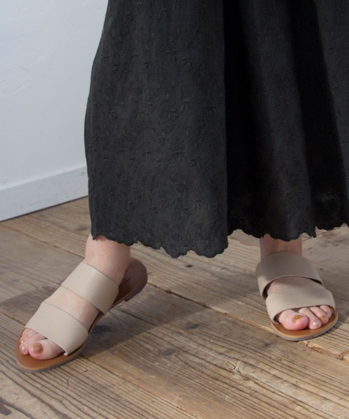 Crisp（クリスプ）の「2ベルトフラットサンダル（サンダル・レディース・ブラウン/アイボリー・38/37）」の19枚目の写真