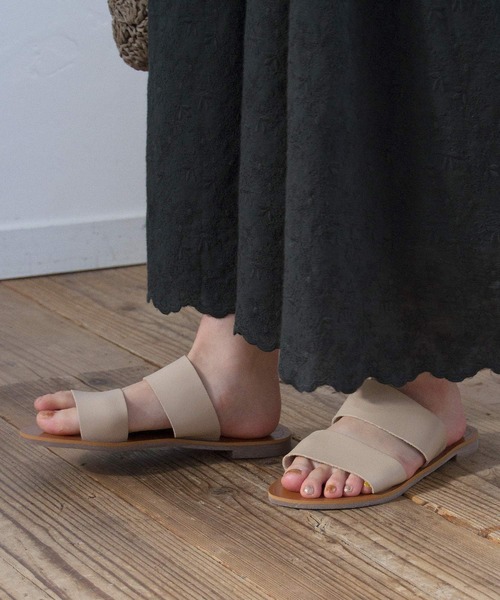 Crisp（クリスプ）の「2ベルトフラットサンダル（サンダル・レディース・ブラウン/アイボリー・38/37）」の20枚目の写真