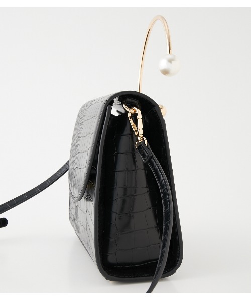 rienda(リエンダ)の「フェイクパールリングクロコライクショルダーバッグ(ショルダーバッグ・レディース・ブラック/ブラウン/ライトベージュ・FREE)」の4枚目の写真