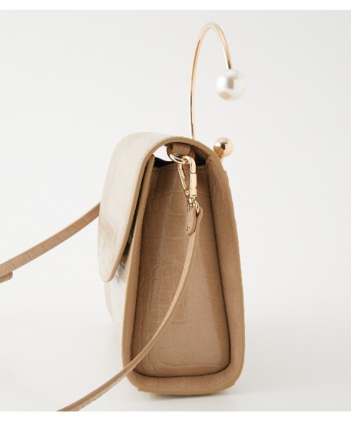 rienda(リエンダ)の「フェイクパールリングクロコライクショルダーバッグ(ショルダーバッグ・レディース・ブラック/ブラウン/ライトベージュ・FREE)」の12枚目の写真