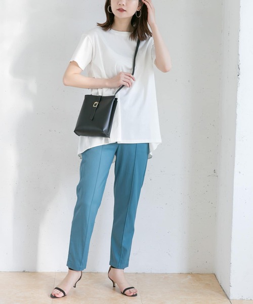 URBAN RESEARCH ROSSO WOMEN（アーバンリサーチ　ロッソ）の「ピンタックテーパードパンツ（その他パンツ・レディース・ブルー/カーキ/パープル・36/38）」の6枚目の写真