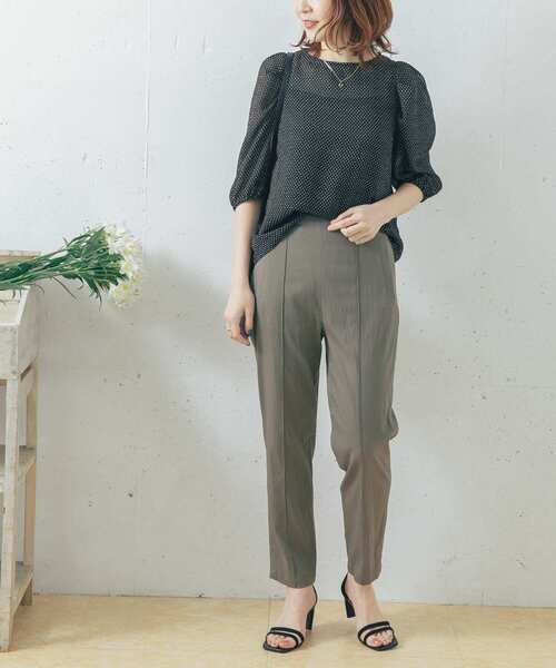 URBAN RESEARCH ROSSO WOMEN（アーバンリサーチ　ロッソ）の「ピンタックテーパードパンツ（その他パンツ・レディース・ブルー/カーキ/パープル・36/38）」の13枚目の写真