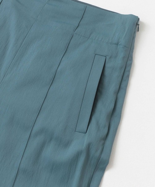 URBAN RESEARCH ROSSO WOMEN（アーバンリサーチ　ロッソ）の「ピンタックテーパードパンツ（その他パンツ・レディース・ブルー/カーキ/パープル・36/38）」の22枚目の写真