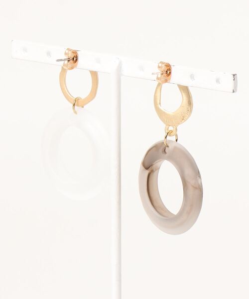 SPIRALGIRL(スパイラルガール)の「ドーナツピアス(ピアス(両耳用)・レディース・ベージュ/マルチ・FREE)」の4枚目の写真