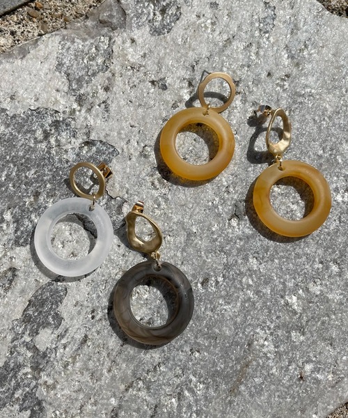 SPIRALGIRL(スパイラルガール)の「ドーナツピアス(ピアス(両耳用)・レディース・ベージュ/マルチ・FREE)」の3枚目の写真