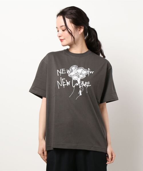 koe(コエ)の「プリントTシャツ*(Tシャツ/カットソー・レディース・ホワイト/チャコールグレー/サックスブルー/ライム/ライトグレー/ダークグレー/ライトブルー/C/B/A/D/グリーン/F/ベージュ/グレー/E・S/M/L)」の6枚目の写真