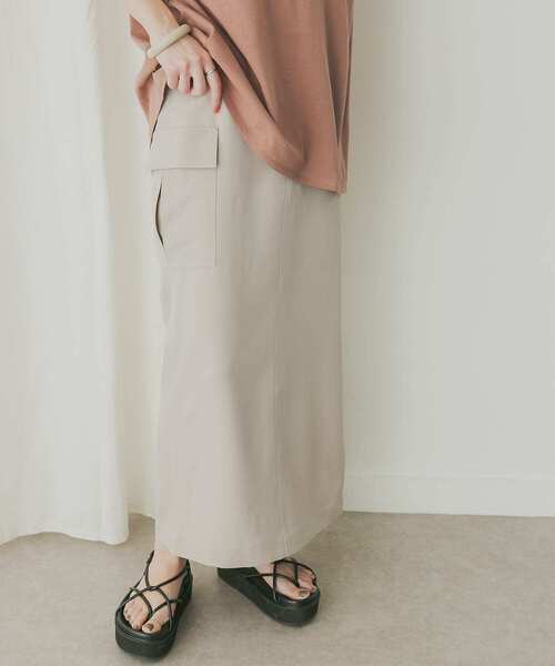 KBF（ケイビーエフ）の「KBF+　ポケットスリットロングスカート（スカート・レディース・ブラック/オリーブ/ベージュ系その他・ONE）」の12枚目の写真