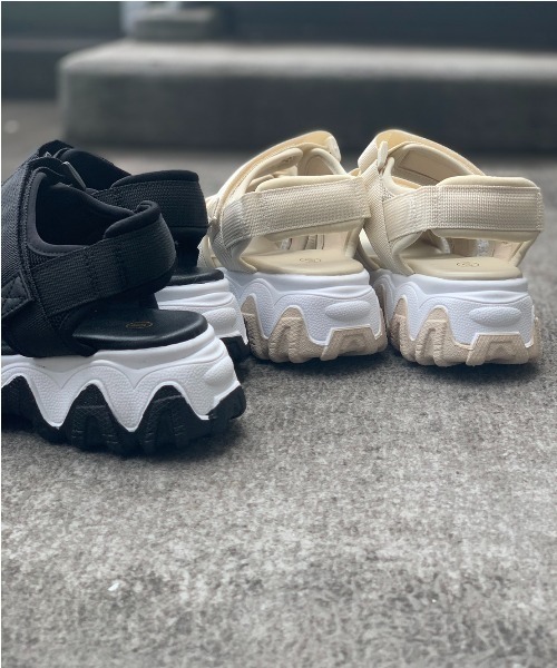Shoes in Closet（シューズインクローゼット）の「厚底凹凸ボリュームソール ベルクロ厚底サンダル 《約4.5㎝ソール》7465（サンダル・レディース・ブラック/アイボリー・LL/S/M/L）」の3枚目の写真