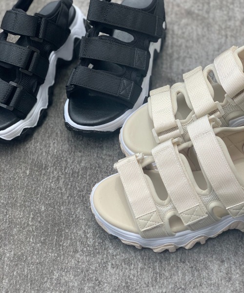 Shoes in Closet（シューズインクローゼット）の「厚底凹凸ボリュームソール ベルクロ厚底サンダル 《約4.5㎝ソール》7465（サンダル・レディース・ブラック/アイボリー・LL/S/M/L）」の6枚目の写真