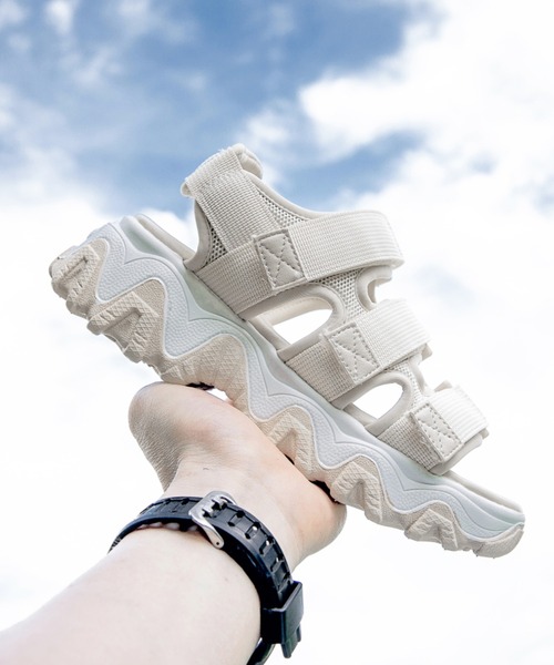 Shoes in Closet（シューズインクローゼット）の「厚底凹凸