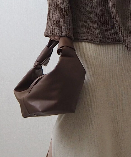 ISOOK（アイスー）の「Crescent hand bag / クレセントハンドバッグ（mi select）（ハンドバッグ・レディース・ホワイト/ブラック/ブラウン・FREE）」の3枚目の写真