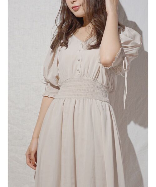 MERCURYDUO（マーキュリーデュオ）の「ボリュームスリーブシャーリングシャツワンピース（ワンピース・レディース・ベージュ/ライム/ブラック・FREE）」の4枚目の写真