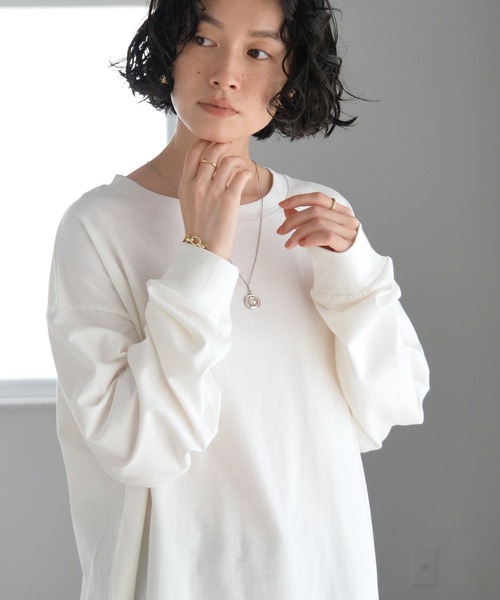 AMERICAN HOLIC（アメリカンホリック）の「サイドスリットカットチュニック（Tシャツ/カットソー・レディース・オフホワイト/ブラック/マスタード/モカ・L/M）」の2枚目の写真